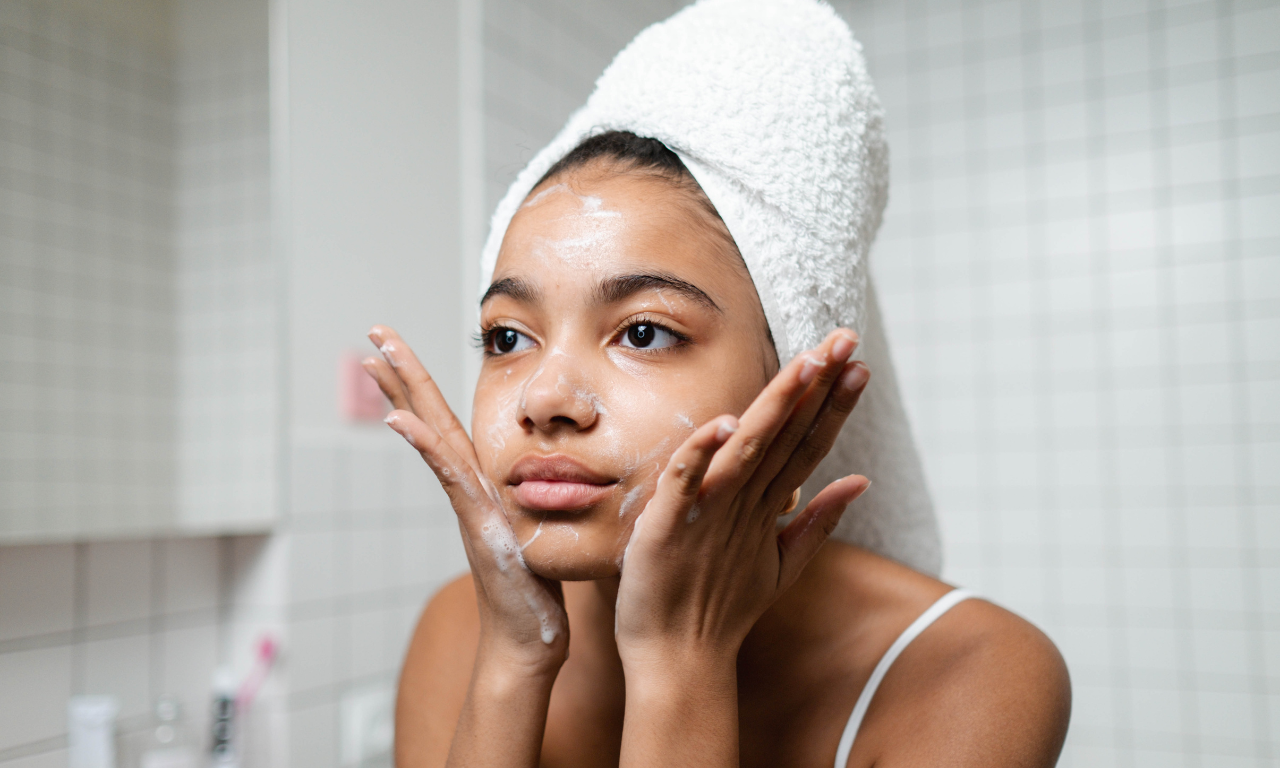 How Long Should You Wash Your Face? The Ideal Face Washing Time for Clear, Glowing Skin